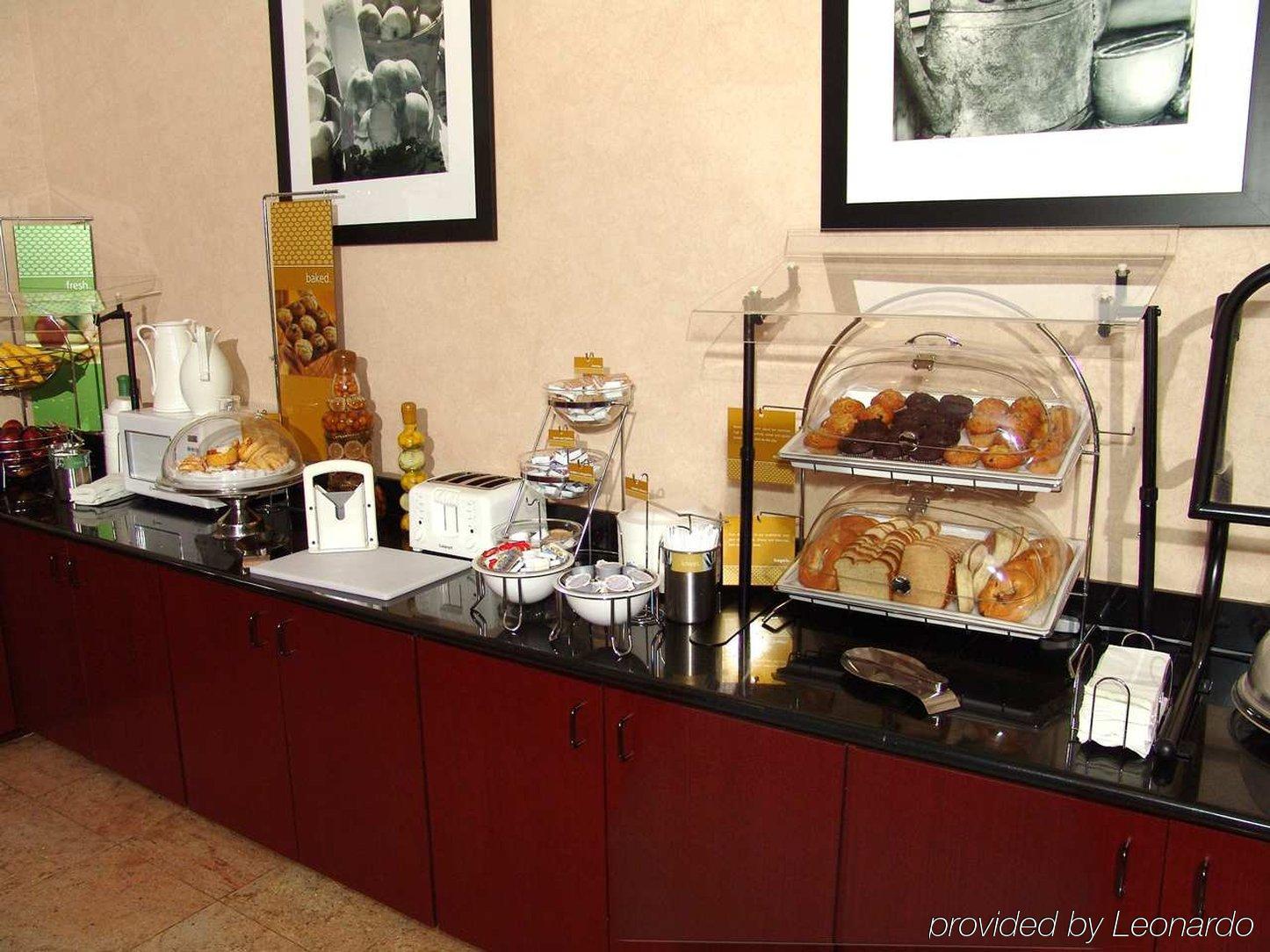 Ramada By Wyndham Orlando Florida Mall Restaurant photo